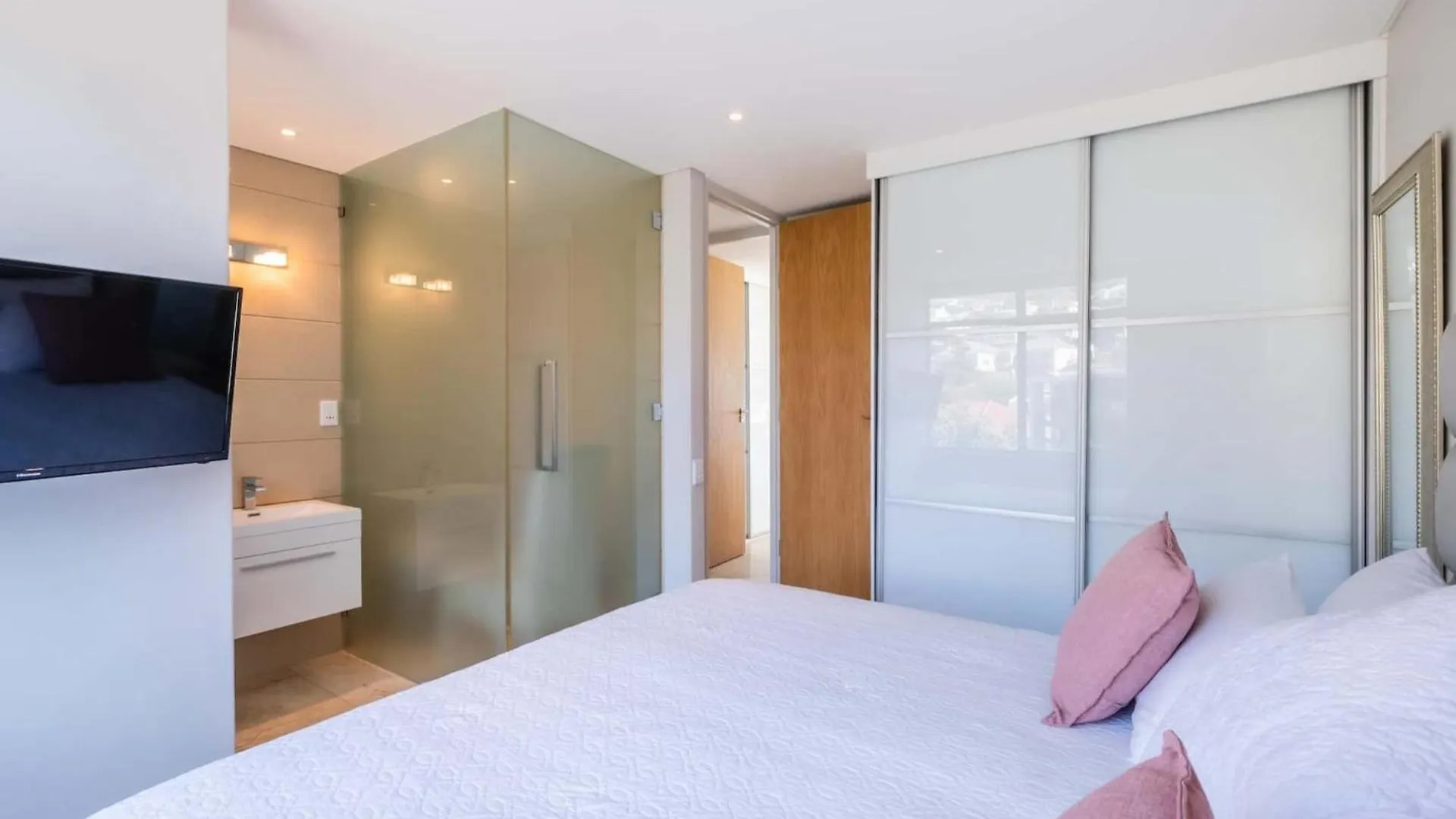 Ocean View Camps Bay 3Bed Apt Beach Vistas Cape Town 0*,  South Africa